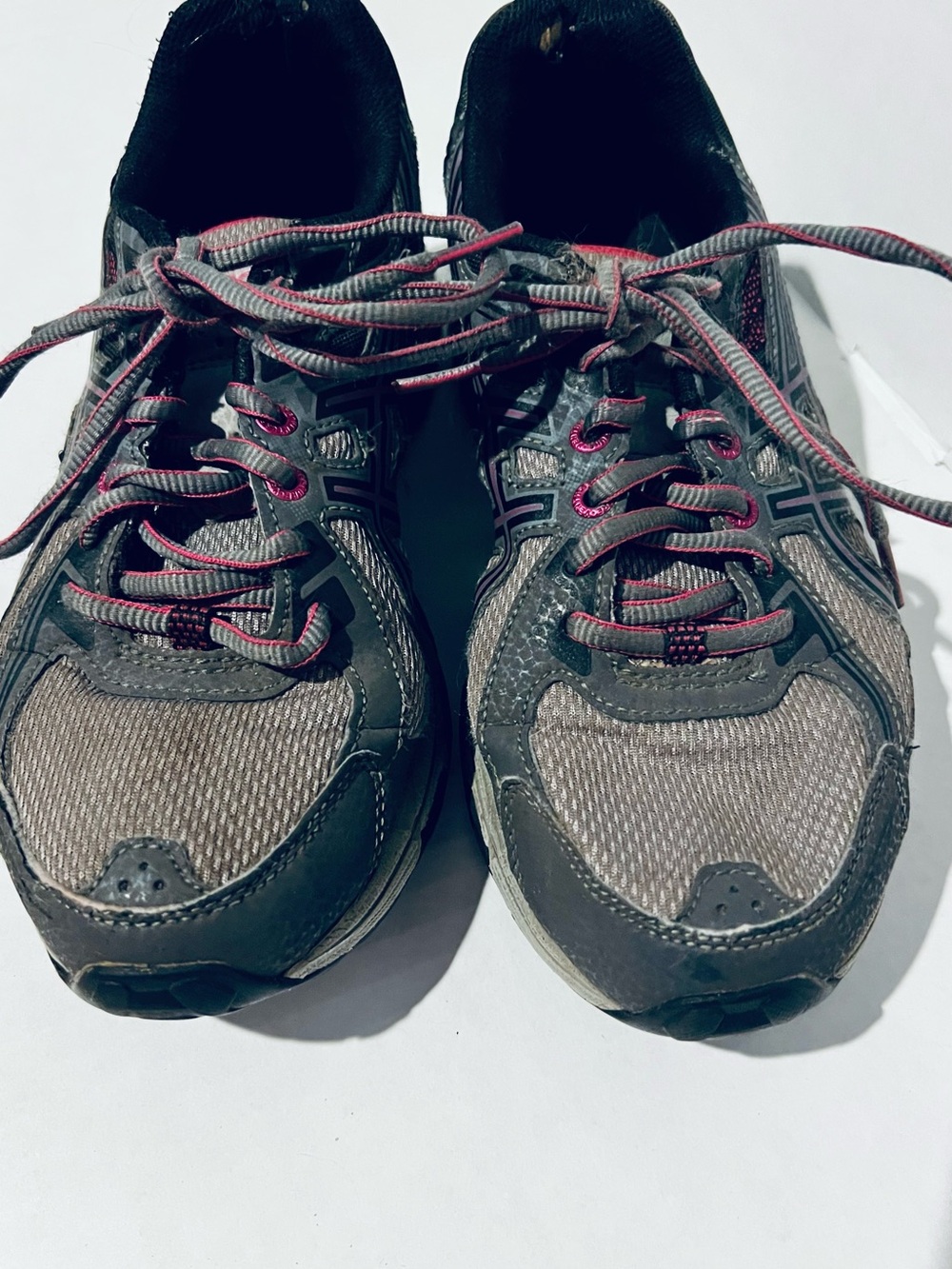 ASICS Gel-Venture 6 Running Sneakers - Gray with Pink Accents, size 8.